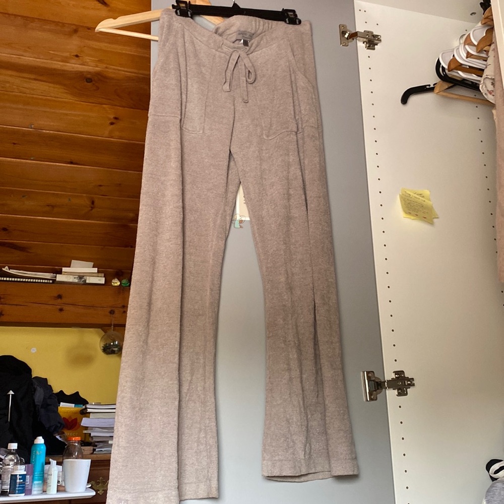 Barefoot dreams size small in beach rock. GREAT CONDITION. NEW. Too big on me